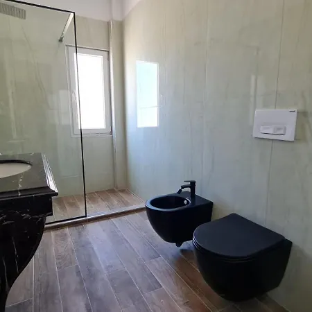 Apartment Land *